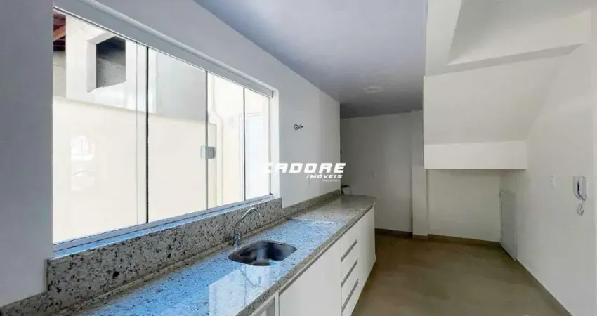 Excelente Sobrado em condomínio fechado para locação - Garcia / Cadore Imóveis.
