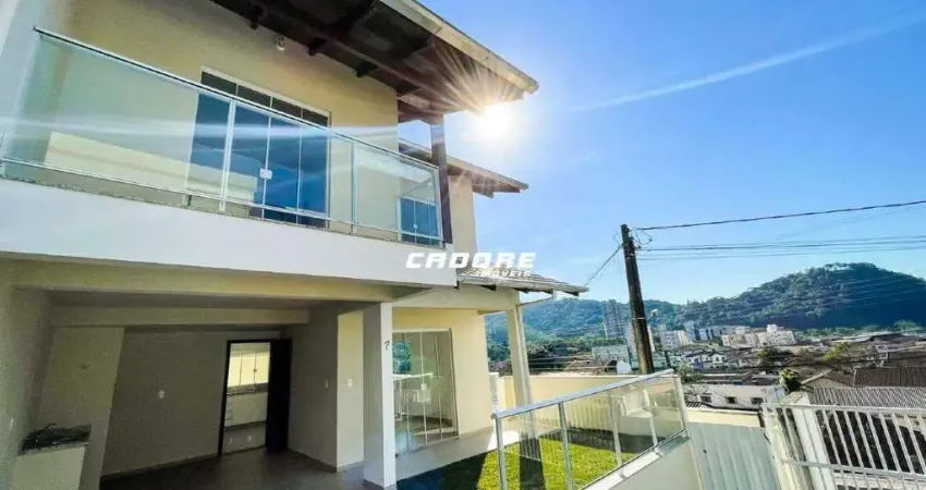 Excelente Sobrado em condomínio fechado para locação - Garcia / Cadore Imóveis.