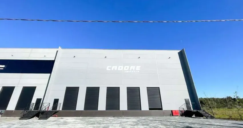 Galpão com aproximadamente 1.291,08m² para locação em Navegantes I Cadore Imóveis