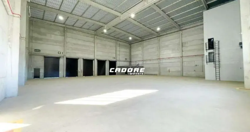 Galpão com aproximadamente 883,85m² para locação em Navegantes I Cadore Imóveis