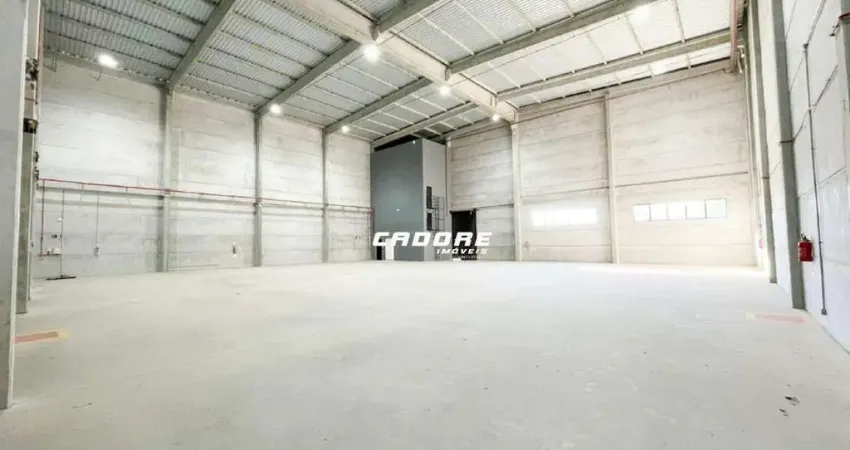 Galpão com aproximadamente 748,71m² para locação em Navegantes I Cadore Imóveis