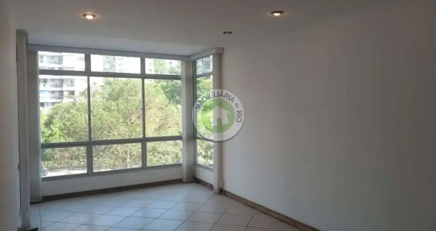Confortável 3 Qts. com Dep/completa, 115m², sol da manhã com linda vista para a Montanha