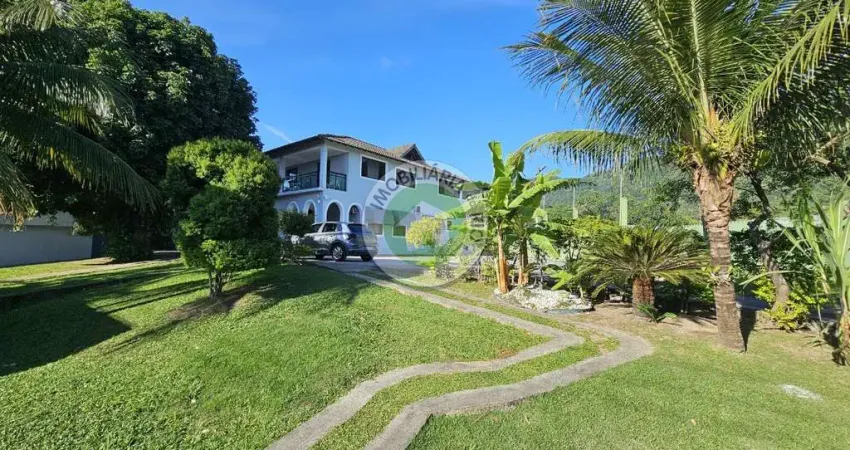 Casa à venda em Guaratiba, Rio de Janeiro - 5 quartos, 2 suítes, 3 salas, 5 banheiros, 548m² de área!