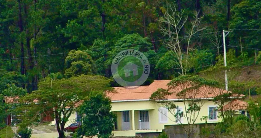 Imperdível! Casa à venda em São José dos Campos-SP, 3 quartos, 3 suítes, 2 salas, 3 banheiros, 3 vagas, 350m² no Torrão de Ouro.