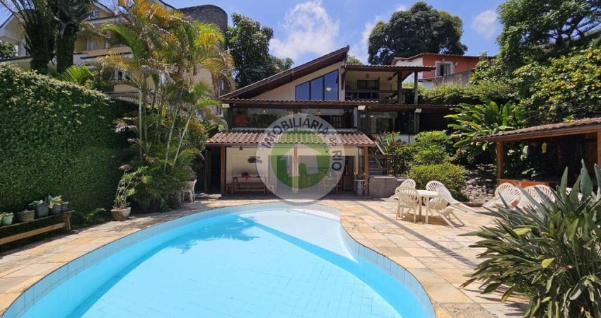 Casa de Luxo no Condomínio do Itanhangá - Venda ou Locação - 5 Quartos, 2 Suítes, 3 Salas - Rio de Janeiro-RJ