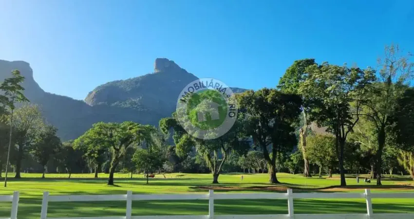 Lindo terreno em frente ao campo de golf e Pedra da Gávea