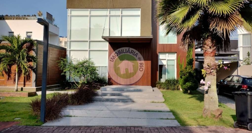 Espetacular casa à venda na Barra da Tijuca: 4 quartos, 4 suítes, 3 salas, 8 banheiros, 4 vagas de garagem, 700m² de área.