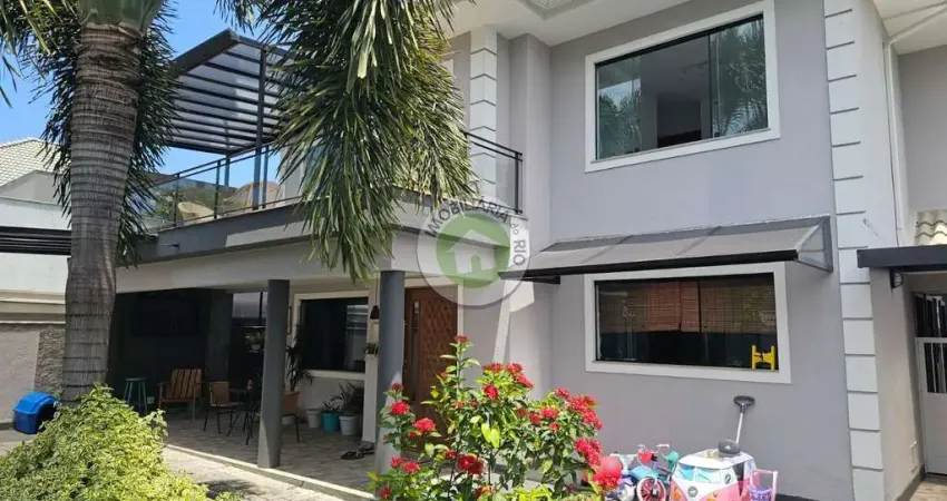Imóvel de Luxo no Condomínio do Anil: Casa à Venda com 4 Quartos e 196m² em Rio de Janeiro-RJ