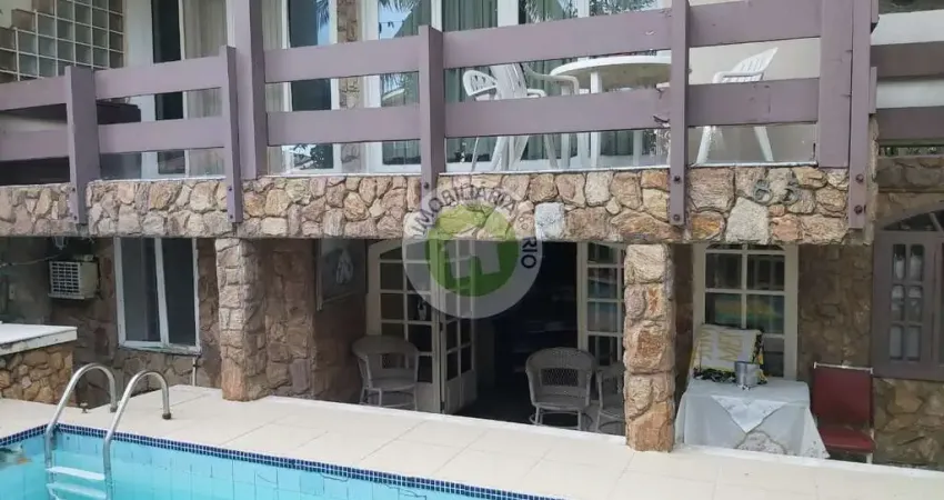 Casa de luxo em condomínio na Barra da Tijuca - 7 quartos, 4 suítes, 4 salas, 8 banheiros, 2 vagas de garagem - Rio de Janeiro-RJ