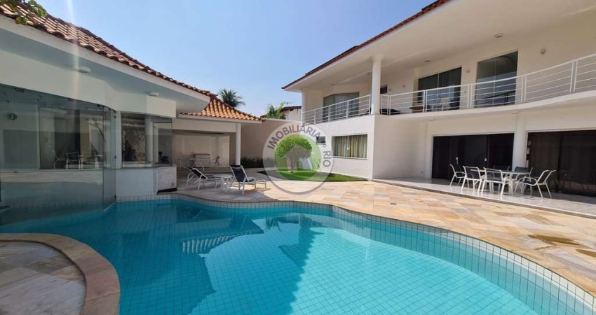 Mansão na Barra com 5 suítes, piscina, sauna e energia solar!