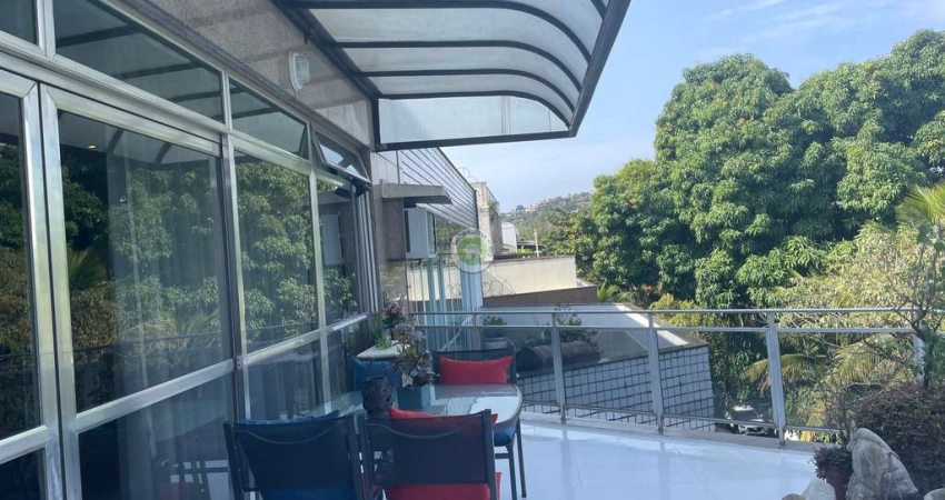 Imperdível Cobertura à Venda na Barra da Tijuca - RJ: 4 Quartos, 2 Suítes, 2 Salas, 5 Banheiros, 3 Vagas e 215m² de Luxo!