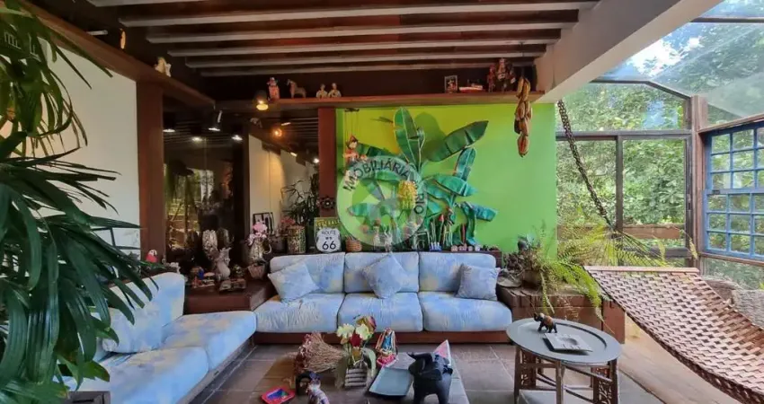 Bucólica casa tríplex de 5 quartos no meio da mata atlântica!