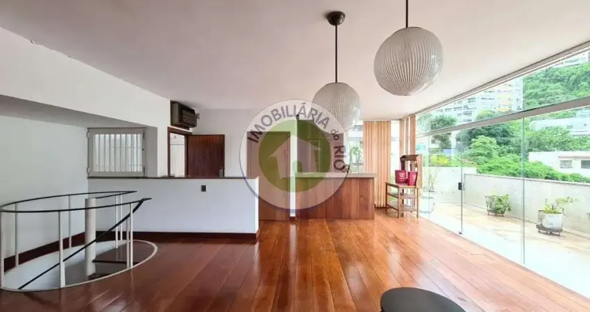 Cobertura de 210 m2 na Fonte da saudade em rua Tranquila e arborizada.