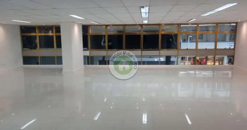 Sala Comercial à Venda ou Locação no Centro do Rio de Janeiro-RJ: 1 Banheiro, 220m² de Área