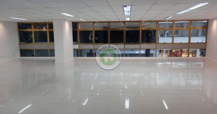 Sala Comercial à Venda ou Locação no Centro do Rio de Janeiro-RJ: 1 Banheiro, 220m² de Área