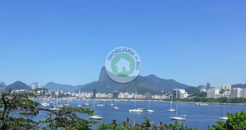 Espaçoso apartamento de luxo na Urca, Rio de Janeiro - 4 quartos, 1 suíte, 3 salas, 4 banheiros, 2 vagas de garagem - 253m² de área.