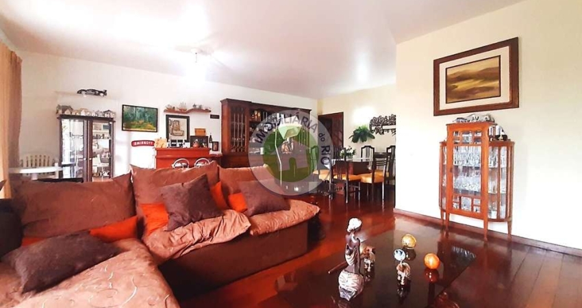 Apartamento à venda na Tijuca, Rio de Janeiro-RJ: 3 quartos, 1 suíte, 1 sala, 4 banheiros, 1 vaga de garagem, 200m² de área!