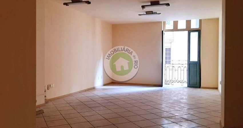 Sala Comercial à Venda ou Locação no Centro do Rio de Janeiro-RJ: 1 Sala, 1 Banheiro, 36m² de Área.