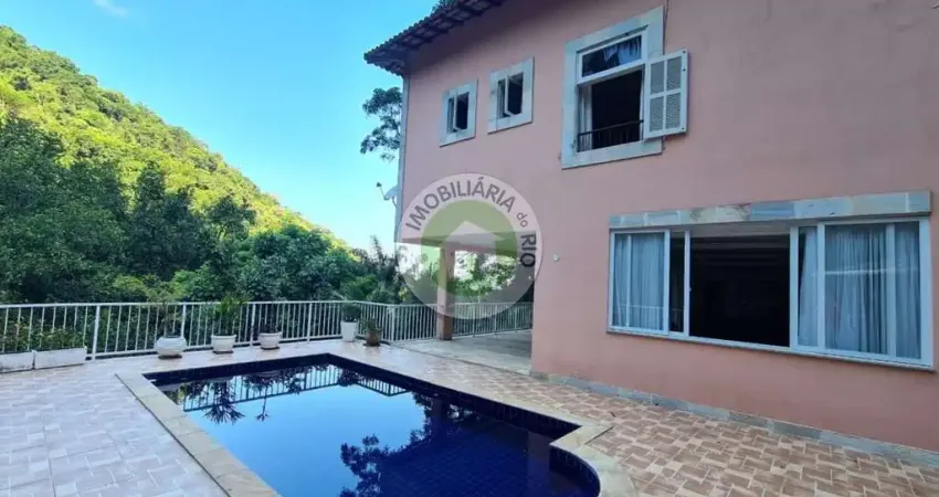 MAGNÍFICA CASA DE 366m², 3 SUÍTES NA ESTRADA DA CANOA - SÃO CONRADO