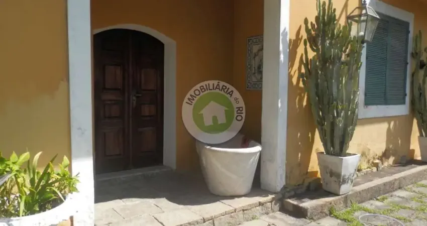 ADOLFO LUTZ - RESIDÊNCIA BI-FAMILIAR NA RUA MAIS NOBRE DA GÁVEA