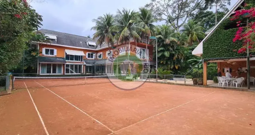 MAGNÍFICA CASA DE 1.433M², 6 SUÍTES NO CONDOMÍNIO JARDIM DO ITANHANGÁ - ITANHANGÁ