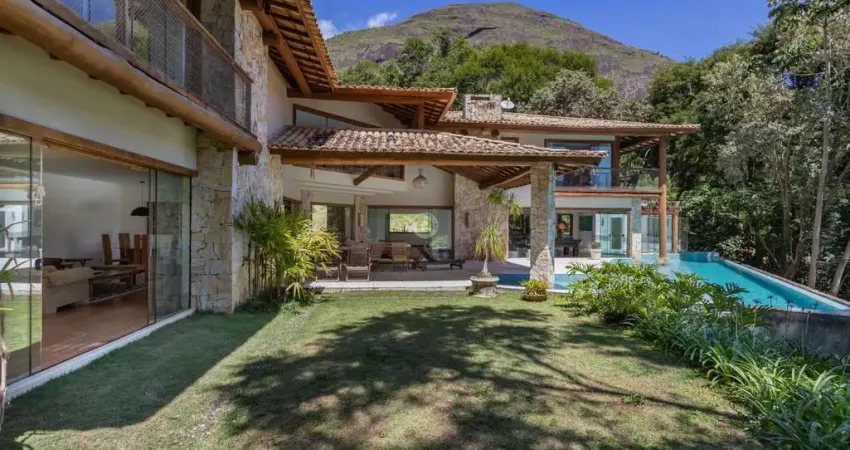 CASA DE 980M², 6 SUÍTES NO CONDOMÍNIO TERRAS DA BOA ESPERANÇA - ITAIPAVA