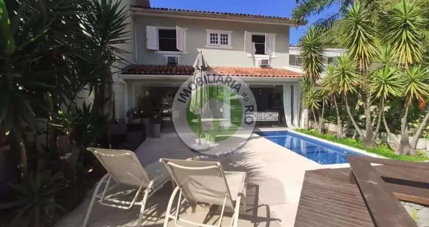 Casa de 250m², 4 suítes no condomínio Morada do Canal no Porto Frade - Angra dos Reis