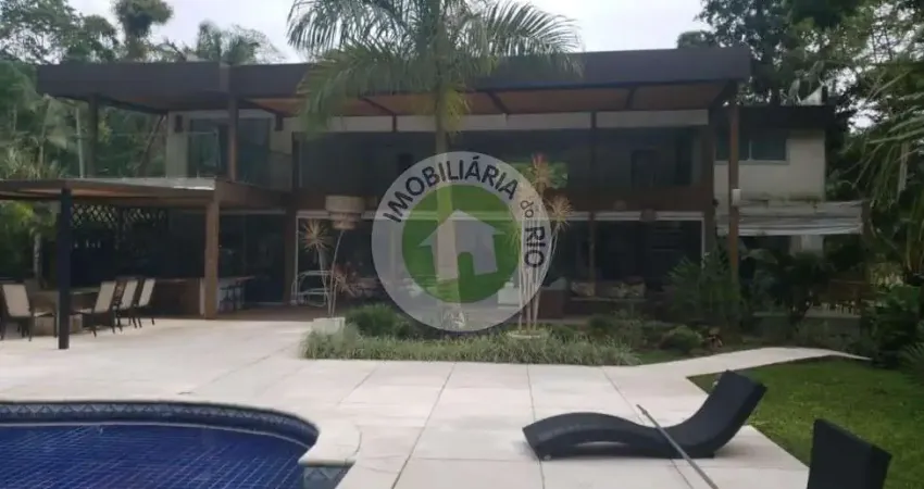 Casa de 1.200m², 6 suítes no condomínio Frade Green - Angra dos Reis