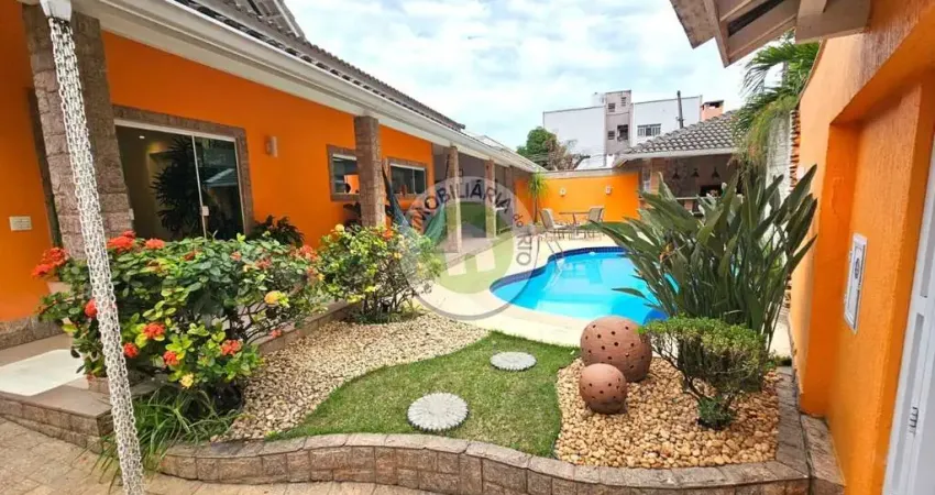 Imperdível Casa em Condomínio de Luxo na Freguesia - Rio de Janeiro-RJ: 4 quartos, 1 suíte, 4 banheiros, 2 vagas, 225m²!