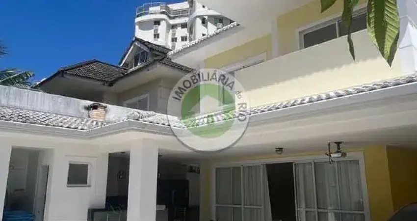 Venha desfrutar dessa maravilhosa casa triplex mobiliada!