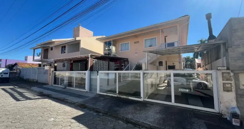 Apartamento com 3 quartos a 900 metros da praia dos ingleses.