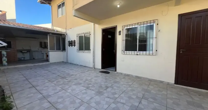 Apartamento estilo casa a 900 metros da praia dos ingleses