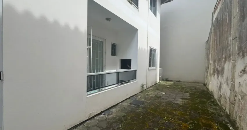 Apartamento terreo a venda nos ingleses, com amplo patio privativo.