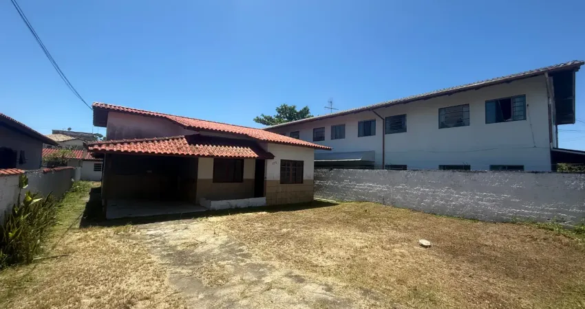 Casa a venda nos ingleses , a 1,5 km da praia dos ingleses, com terreno medindo 430 metros.