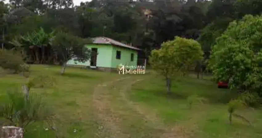 Sítio com 8 .000 m²  com casa de alvenaria - praia das pombas itapuã.