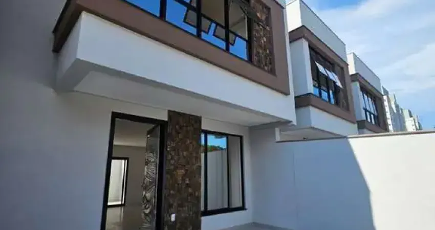 Sobrado à venda por R$ 780.000,00 - Itacolomi - Balneário Piçarras/SC