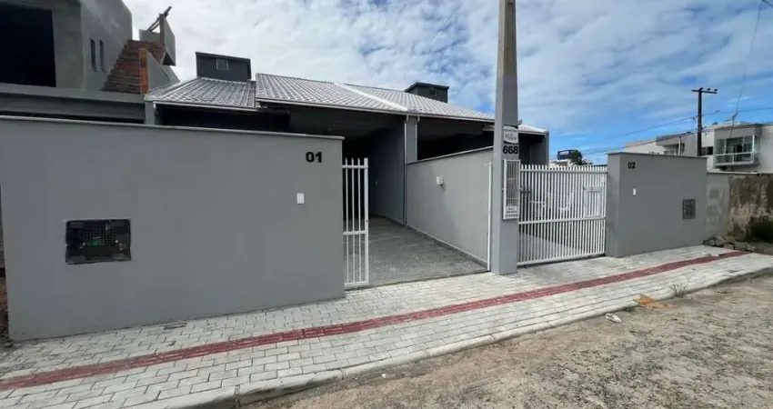 Casa à venda por R$ 630.000,00 - Itacolomi - Balneário Piçarras/SC
