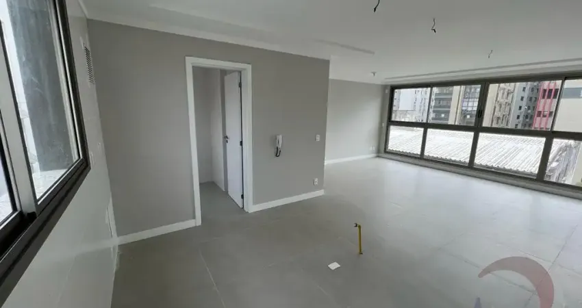 MARAVILHOSO APARTAMENTO DE 3 DORMITÓRIOS NO CENTRO DE FLORIANÓPOLIS