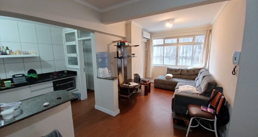 LINDO APARTAMENTO DE 2 DORMITÓRIOS NO CENTRO DE FLORIANÓPOLIS