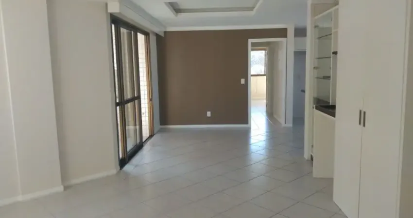 LINDO APARTAMENTO DE 3 DORMITÓRIOS NO CENTRO DE FLORIANÓPOLIS