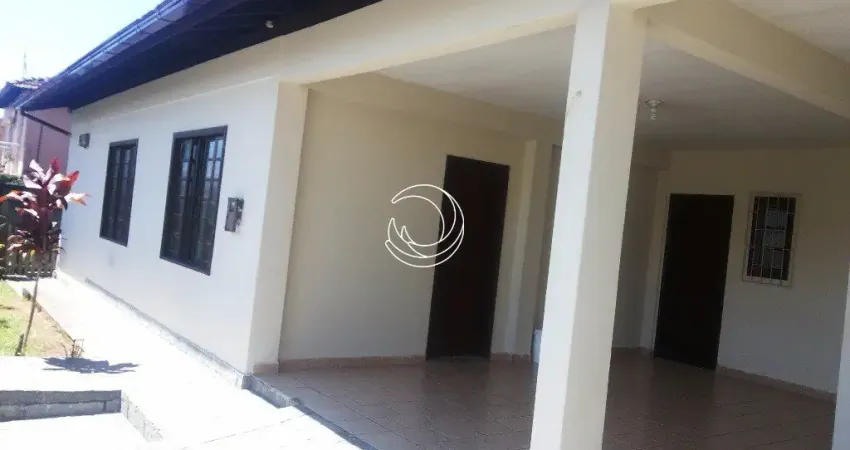 MARAVILHOSA CASA RESIDENCIAL DE 4 DORMITÓRIOS NA AGRONÔMICA