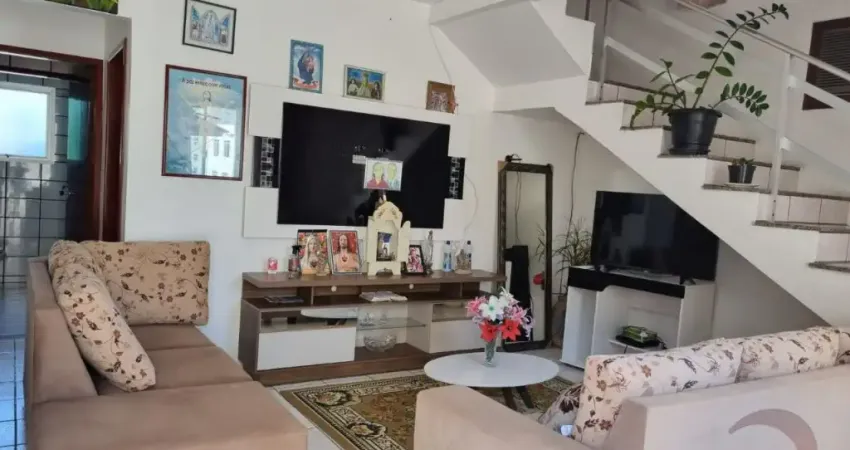 LINDA CASA RESIDENCIAL DE 8 DORMITÓRIOS NO CENTRO DE FLORIANÓPOLIS