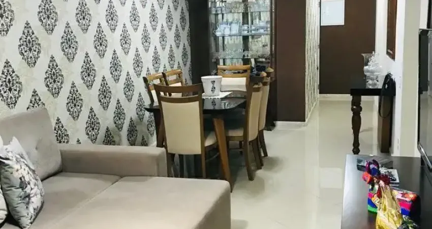 LINDO APARTAMENTO DE 2 DORMITÓRIOS NO CENTRO DE FLORIANÓPOLIS