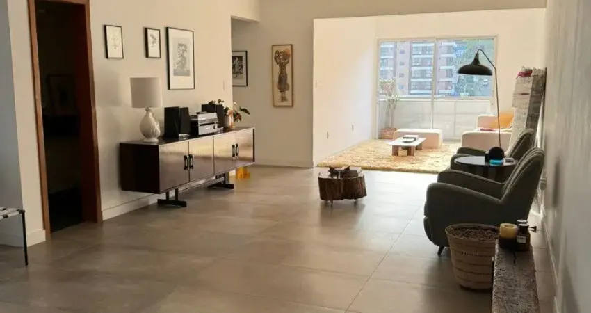 LINDO APARTAMENTO DE 3 DORMITÓRIOS NO CENTRO DE FLORIANÓPOLIS