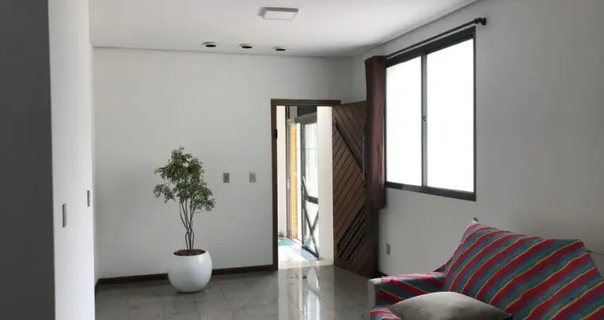 EXCELENTE CASA RESIDENCIAL DE 6 DORMITÓRIOS NO CENTRO DE FLORIANÓPOLIS