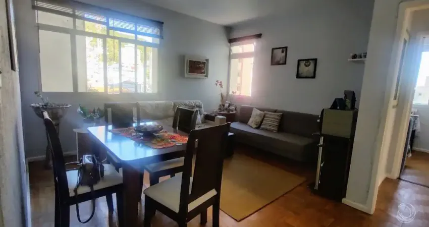 LINDO APARTAMENTO DE 2 DORMITÓRIOS NO CENTRO DE FLORIANÓPOLIS