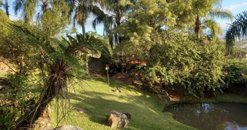 EXCELENTE CASA RESIDENCIAL DE 6 DORMITÓRIOS NO ITACORUBI