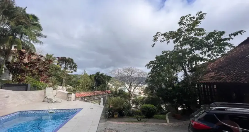 LINDA CASA RESIDENCIAL DE 4 DORMITÓRIOS NO ITACORUBI