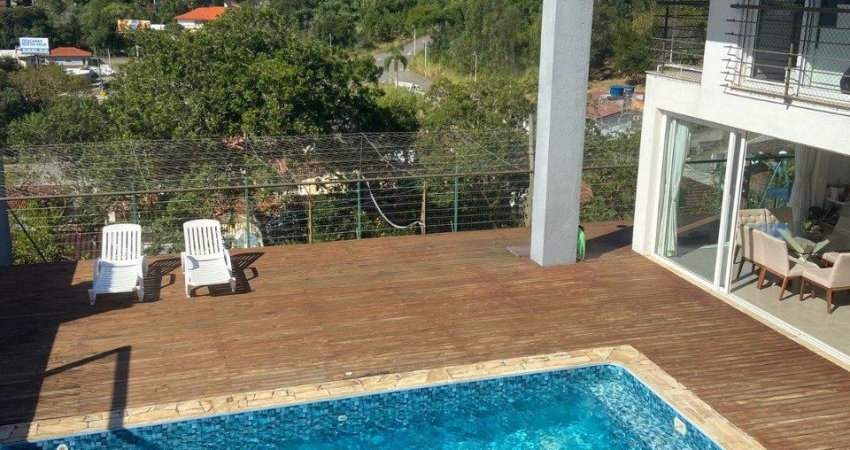 LINDA CASA RESIDENCIAL DE 4 DORMITÓRIOS NO ITACORUBI