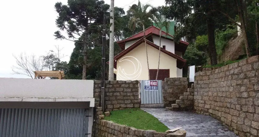 LINDA CASA RESIDENCIAL DE 3 DORMITÓRIOS NO SACO GRANDE